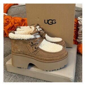 ❣️🆕UGG Classic New Heights Genuine Shearling Lace-Up Booties In Chestnut❣️